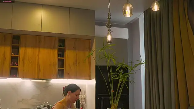 Anny Molly online show from November 2025 06:12:02 AM