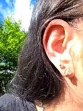 Snapshot of Swiss_Lady chatting on September 2025 01:33:01 PM Swiss Lady online show from September 2025 01:33:01 PM