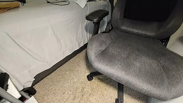 Snapshot of catt18 chatting on October 2025 04:19:01 PM catt18 online show from October 2025 04:19:01 PM