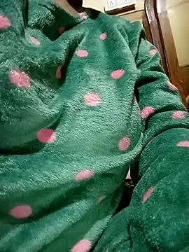 Snapshot of angry_couplez chatting on January 2026 05:28:02 PM angry couplez online show from January 2026 05:28:02 PM