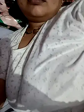 Snapshot of angry_couplez chatting on February 2026 05:11:01 PM angry couplez online show from February 2026 05:11:01 PM