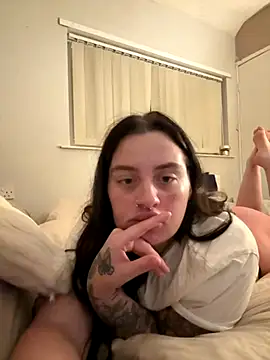 Snapshot of Victoriasteel chatting on October 2025 11:03:02 PM Victoriasteel online show from October 2025 11:03:02 PM