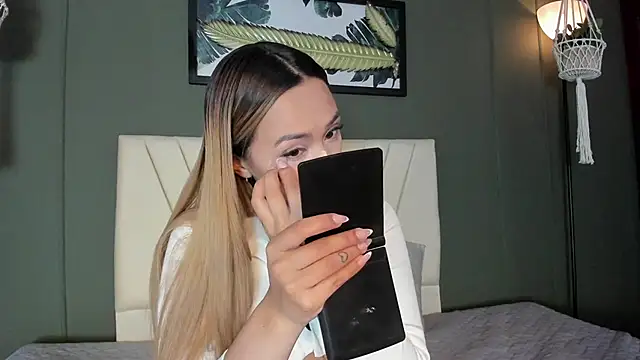 nikolevoshkie  online show from April 2026 12:20:01 PM