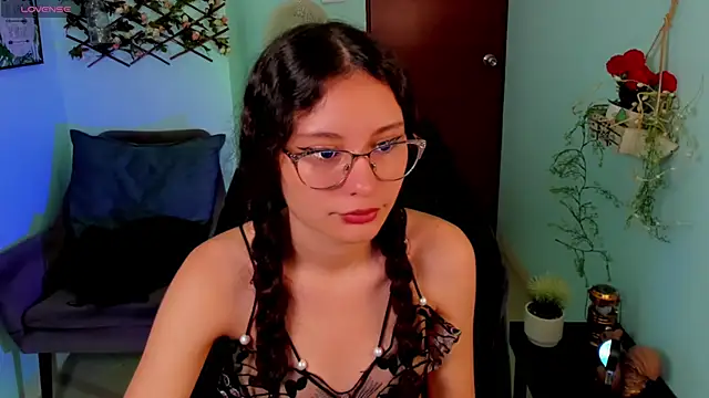 Krysten Riter online show from November 2025 06:07:02 PM