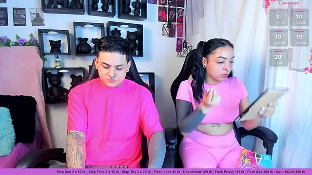 Sarahandzack online show from November 2025 05:45:01 PM