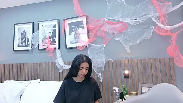 luna roja25 online show from October 2025 12:49:02 PM