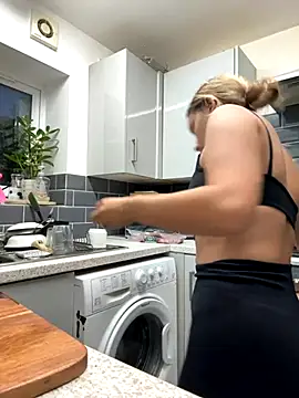 KayleeBella online show from September 2025 06:43:02 PM