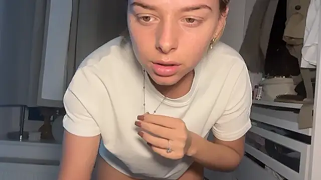 KayleeBella online show from November 2025 05:39:01 PM