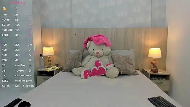 mia aristizabal online show from September 2025 11:32:02 AM