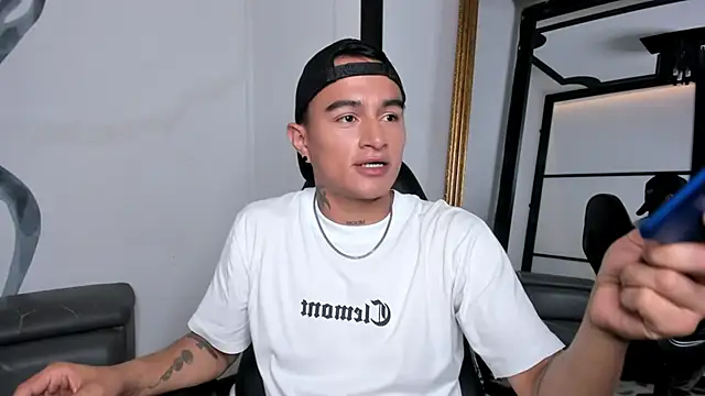 Snapshot of LiamDeep chatting on October 2025 06:39:01 PM LiamDeep online show from October 2025 06:39:01 PM