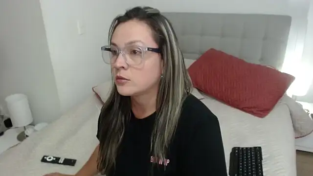 Snapshot of sophie_lopez1 chatting on September 2025 04:23:01 AM sophie lopez1 online show from September 2025 04:23:01 AM