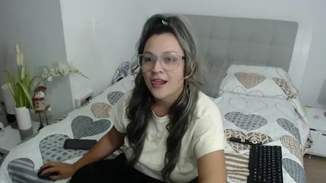 Snapshot of sophie_lopez1 chatting on November 2025 11:28:01 PM sophie lopez1 online show from November 2025 11:28:01 PM