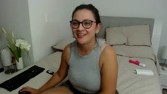 Snapshot of sophie_lopez1 chatting on December 2025 03:46:02 AM sophie lopez1 online show from December 2025 03:46:02 AM