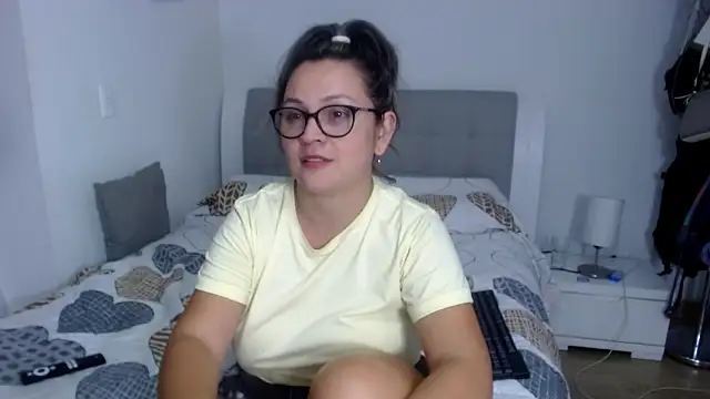 Snapshot of sophie_lopez1 chatting on February 2026 01:56:02 AM sophie lopez1 online show from February 2026 01:56:02 AM