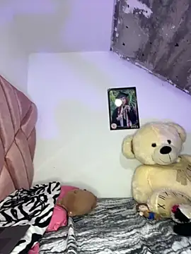 Snapshot of Melody_rouxxx chatting on November 2025 12:32:01 AM Melody rouxxx online show from November 2025 12:32:01 AM