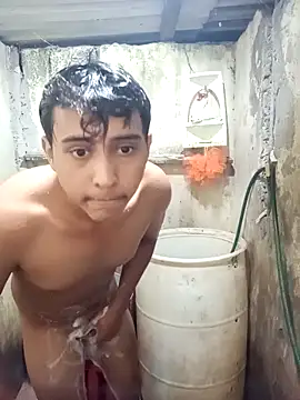 Snapshot of lalop221 chatting on October 2025 03:18:02 AM lalop221 online show from October 2025 03:18:02 AM