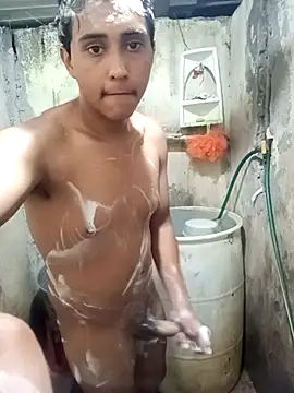 Snapshot of lalop221 chatting on October 2025 03:40:01 AM lalop221 online show from October 2025 03:40:01 AM