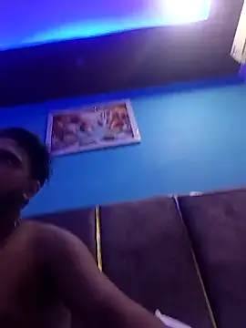 Snapshot of romantic_couple1 chatting on September 2025 01:40:01 AM romantic couple1 online show from September 2025 01:40:01 AM