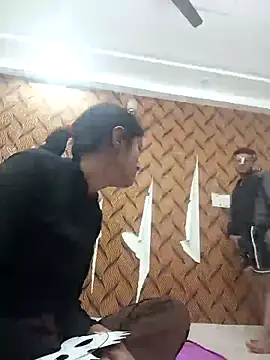 Snapshot of romantic_couple1 chatting on November 2025 01:38:01 AM romantic couple1 online show from November 2025 01:38:01 AM