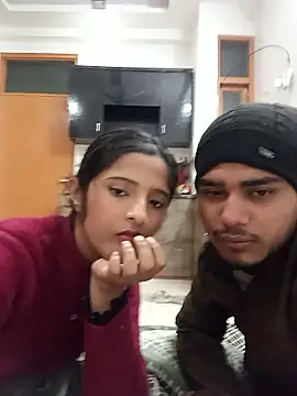 Snapshot of romantic_couple1 chatting on January 2026 01:30:01 AM romantic couple1 online show from January 2026 01:30:01 AM