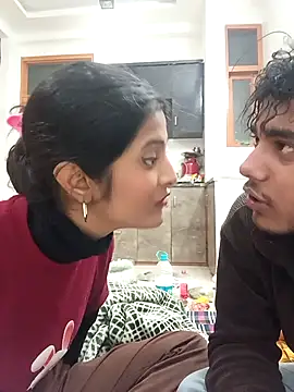 Snapshot of romantic_couple1 chatting on January 2026 01:44:01 AM romantic couple1 online show from January 2026 01:44:01 AM