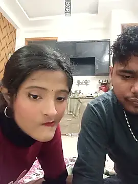 Snapshot of romantic_couple1 chatting on January 2026 01:43:02 AM romantic couple1 online show from January 2026 01:43:02 AM