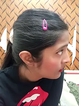 Snapshot of romantic_couple1 chatting on February 2026 01:59:02 AM romantic couple1 online show from February 2026 01:59:02 AM