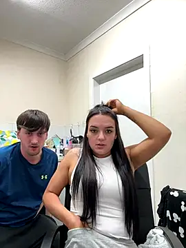 Snapshot of scottishcouple2002 chatting on October 2025 06:21:01 AM scottishcouple2002 online show from October 2025 06:21:01 AM