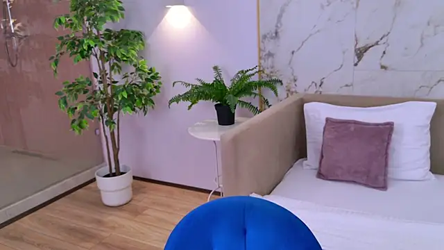 AmadaReine online show from November 2025 04:07:02 PM