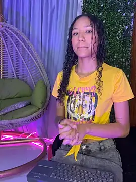 Snapshot of Kiara_Zahiri__ chatting on September 2025 11:00:01 AM Kiara Zahiri online show from September 2025 11:00:01 AM