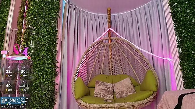 Snapshot of Kiara_Zahiri__ chatting on October 2025 11:06:01 AM Kiara Zahiri online show from October 2025 11:06:01 AM