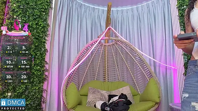 Snapshot of Kiara_Zahiri__ chatting on October 2025 11:29:02 AM Kiara Zahiri online show from October 2025 11:29:02 AM