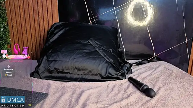 Snapshot of Kiara_Zahiri__ chatting on October 2025 11:19:01 AM Kiara Zahiri online show from October 2025 11:19:01 AM