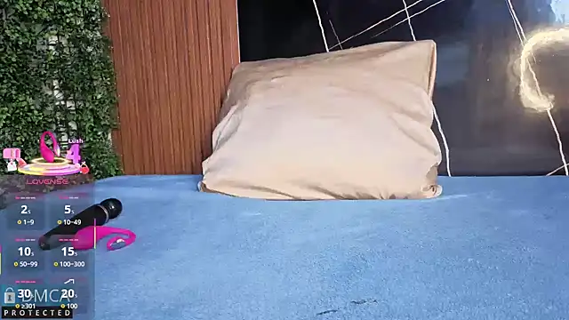 Snapshot of Kiara_Zahiri__ chatting on October 2025 11:00:02 AM Kiara Zahiri online show from October 2025 11:00:02 AM