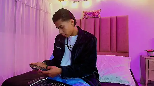 camilo nom online show from October 2025 05:08:02 AM