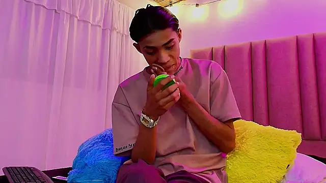 camilo nom online show from October 2025 04:09:02 AM