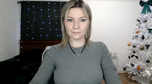 Snapshot of ParadiseAlina chatting on December 2024 06:37:02 PM ParadiseAlina online show from December 2024 06:37:02 PM