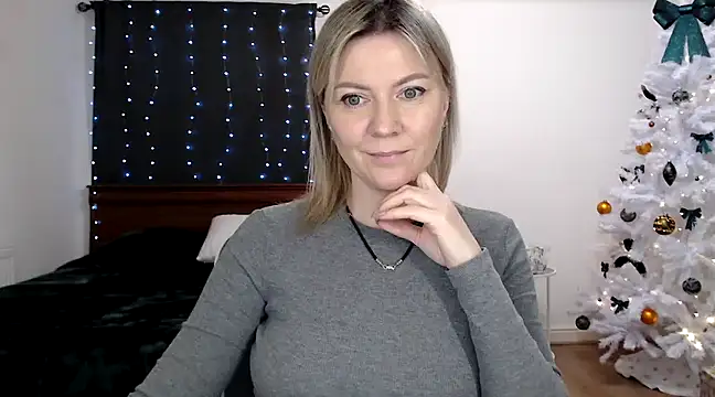 Snapshot of ParadiseAlina chatting on December 2024 09:42:02 PM ParadiseAlina online show from December 2024 09:42:02 PM