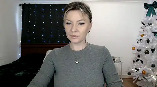 Snapshot of ParadiseAlina chatting on December 2024 01:00:01 PM ParadiseAlina online show from December 2024 01:00:01 PM