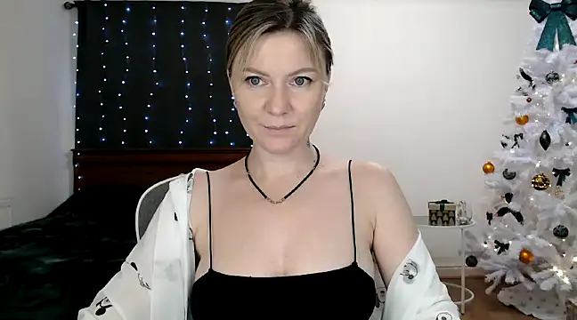 Snapshot of ParadiseAlina chatting on December 2024 06:20:02 PM ParadiseAlina online show from December 2024 06:20:02 PM