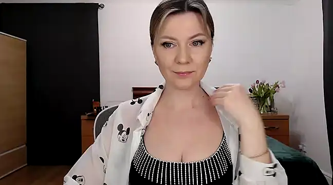 Snapshot of ParadiseAlina chatting on January 2025 07:14:02 PM ParadiseAlina online show from January 2025 07:14:02 PM