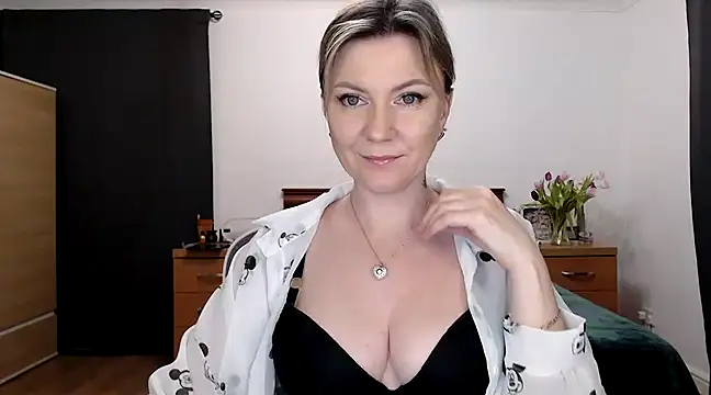 Snapshot of ParadiseAlina chatting on January 2025 10:15:02 PM ParadiseAlina online show from January 2025 10:15:02 PM