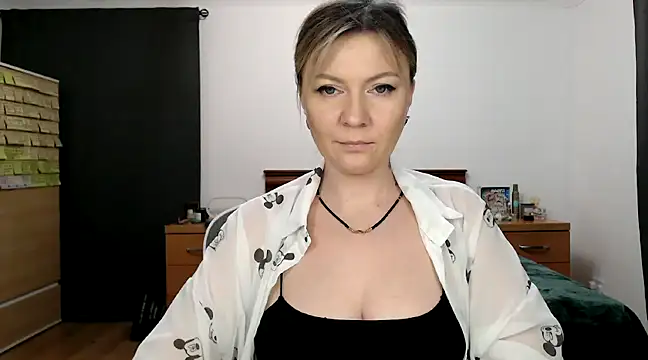 Snapshot of ParadiseAlina chatting on January 2025 07:04:02 PM ParadiseAlina online show from January 2025 07:04:02 PM