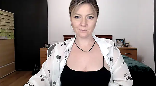 Snapshot of ParadiseAlina chatting on January 2025 10:08:02 PM ParadiseAlina online show from January 2025 10:08:02 PM