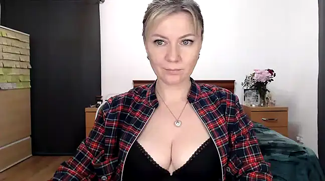 Snapshot of ParadiseAlina chatting on February 2025 09:25:02 PM ParadiseAlina online show from February 2025 09:25:02 PM