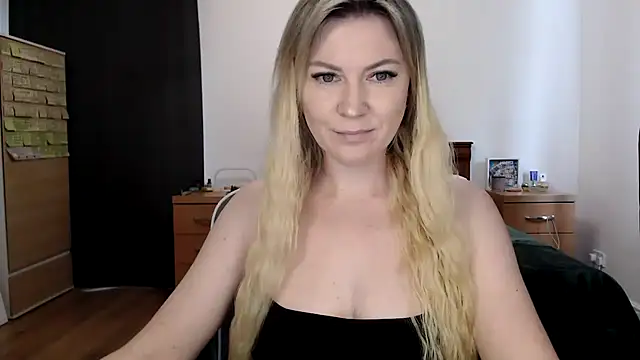 Snapshot of ParadiseAlina chatting on September 2025 04:28:02 PM ParadiseAlina online show from September 2025 04:28:02 PM