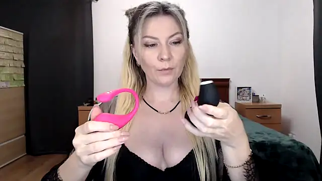 Snapshot of ParadiseAlina chatting on October 2025 07:20:02 PM ParadiseAlina online show from October 2025 07:20:02 PM