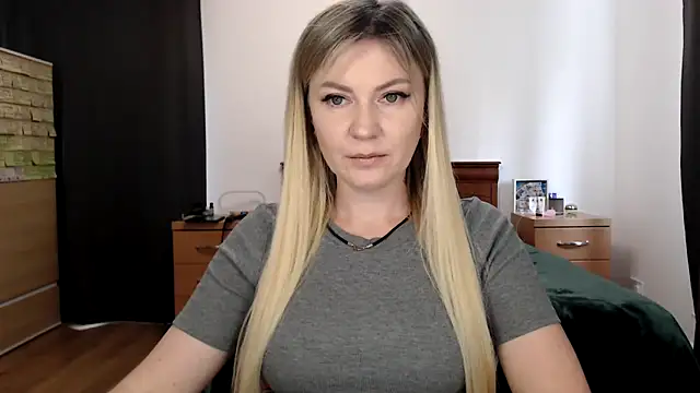 Snapshot of ParadiseAlina chatting on October 2025 12:49:02 PM ParadiseAlina online show from October 2025 12:49:02 PM