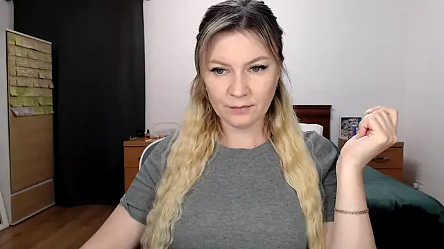 Snapshot of ParadiseAlina chatting on October 2025 07:15:01 PM ParadiseAlina online show from October 2025 07:15:01 PM