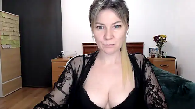 Snapshot of ParadiseAlina chatting on November 2025 08:21:01 PM ParadiseAlina online show from November 2025 08:21:01 PM